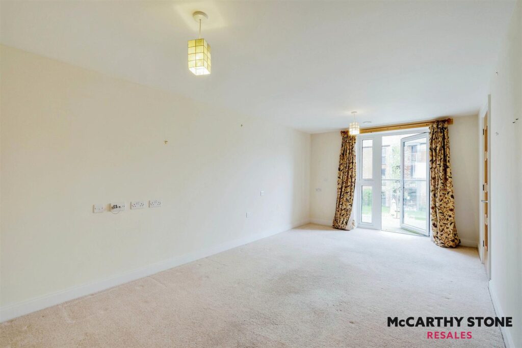 Wayfarer Place, The Dean, Alresford, SO24 9FT