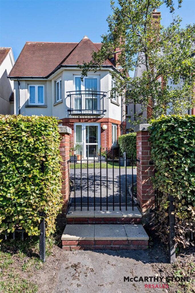 Farringford Court, Avenue Road, Lymington, Hampshire, SO41 9PA