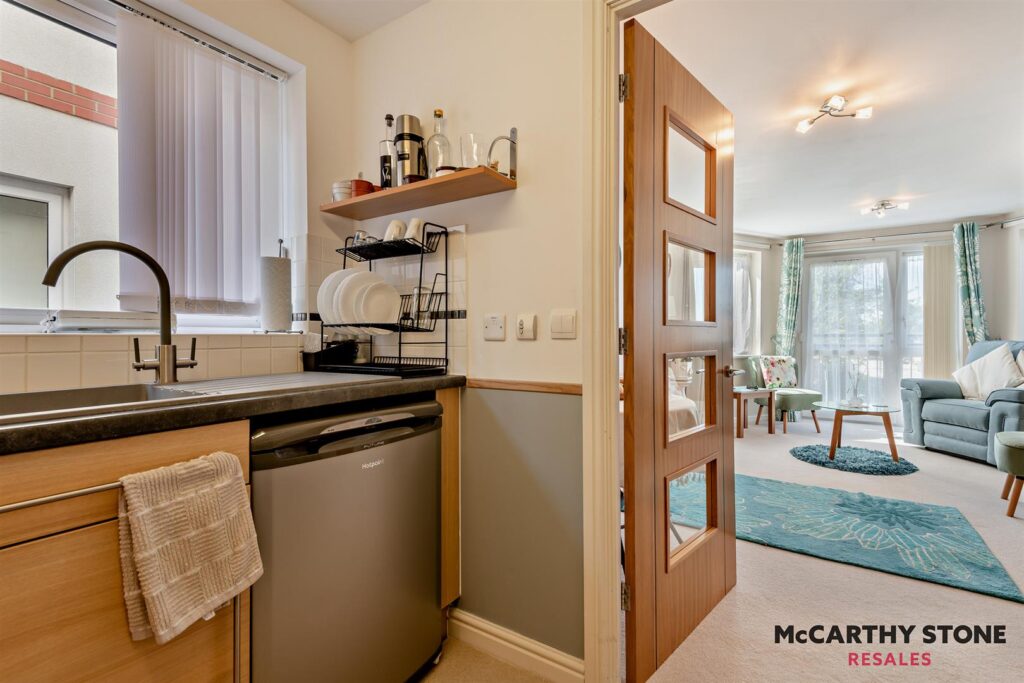 Farringford Court, Avenue Road, Lymington, Hampshire, SO41 9PA