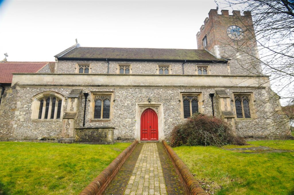 Wayfarer Place, The Dean, Alresford, SO24 9FT