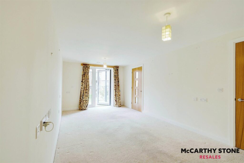 Wayfarer Place, The Dean, Alresford, SO24 9FT