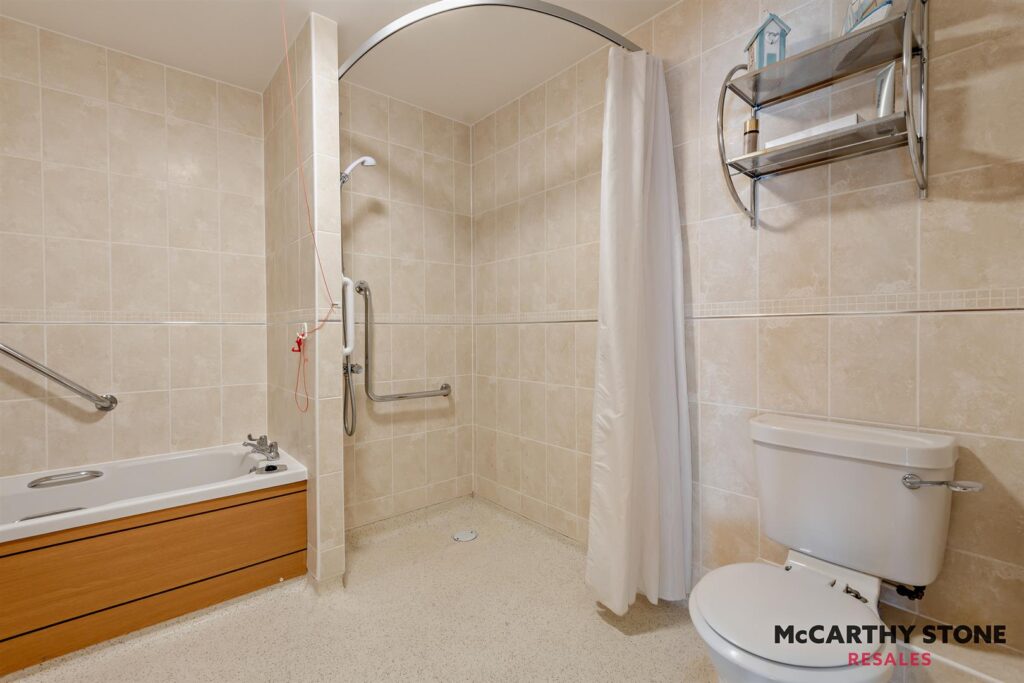 Farringford Court, Avenue Road, Lymington, Hampshire, SO41 9PA
