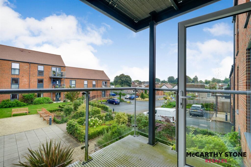 Wayfarer Place, The Dean, Alresford, SO24 9FT