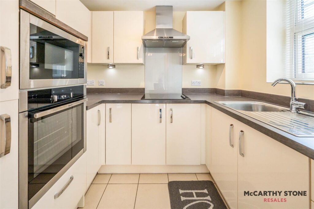Brueton Place, 218 – 220 Blossomfield Road, Solihull, B91 1PT
