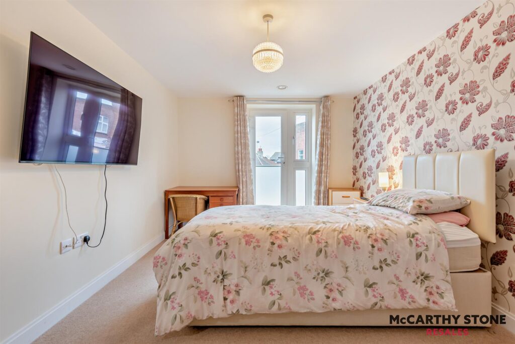 Macaulay Road, Broadstone, Dorset, BH18 8AR