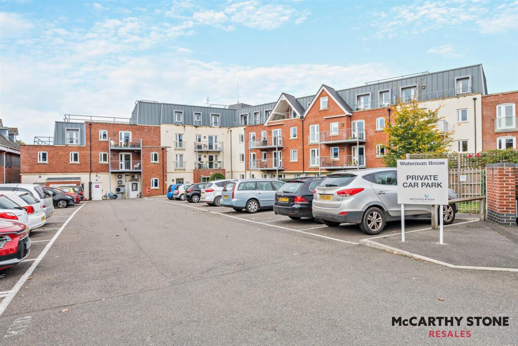 Macaulay Road, Broadstone, Dorset, BH18 8AR