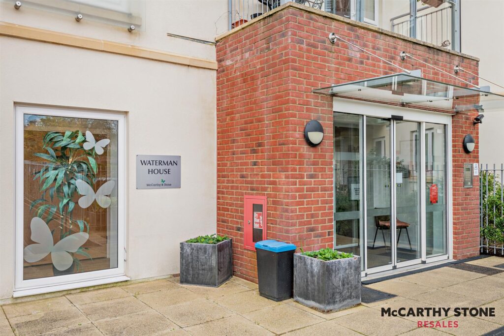 Macaulay Road, Broadstone, Dorset, BH18 8AR