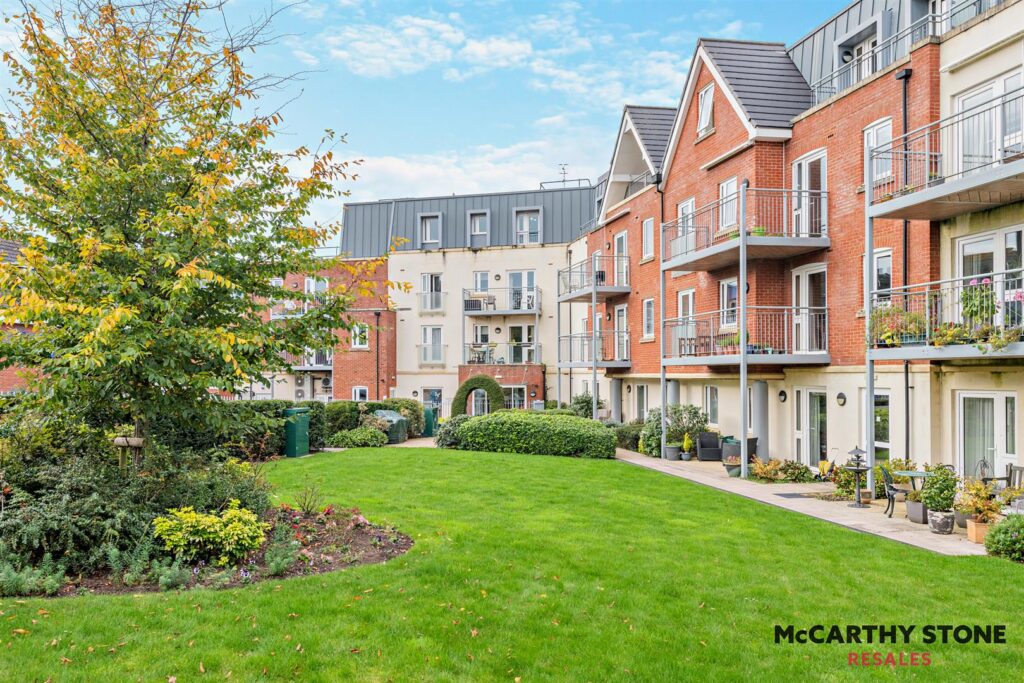 Macaulay Road, Broadstone, Dorset, BH18 8AR