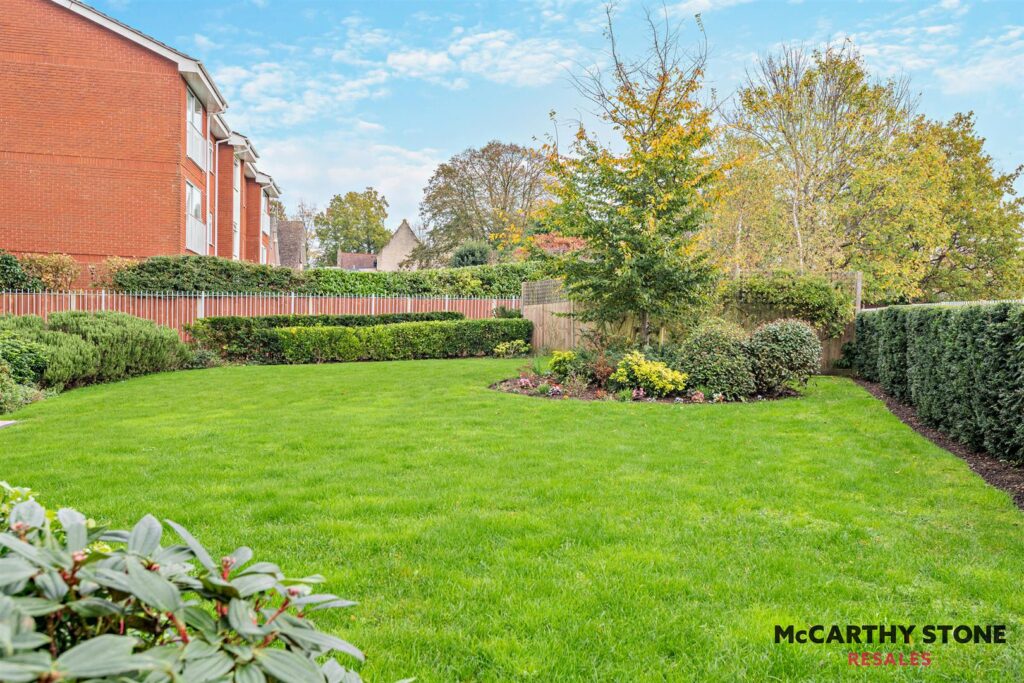 Macaulay Road, Broadstone, Dorset, BH18 8AR