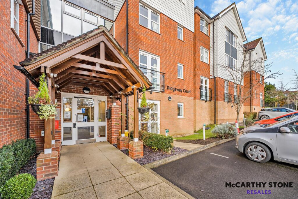 1 Ridgeway Court, Heathfield, TN21 8NB