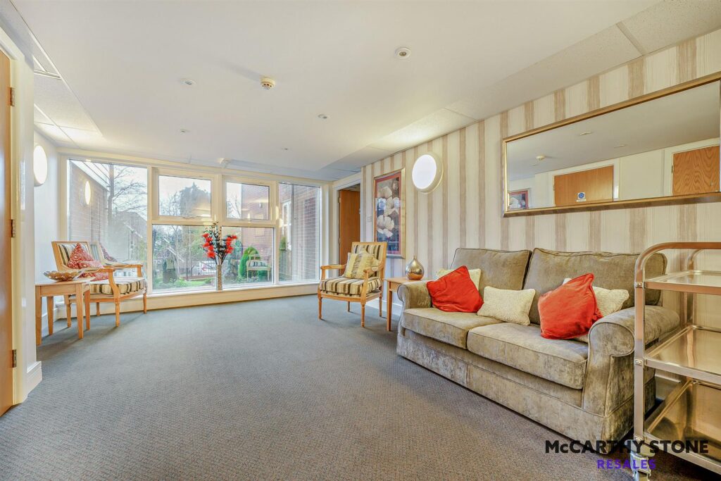 1 Ridgeway Court, Heathfield, TN21 8NB