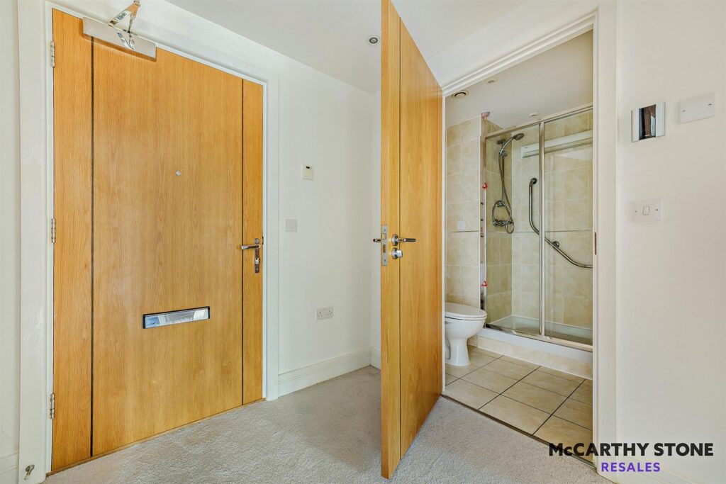 1 Ridgeway Court, Heathfield, TN21 8NB