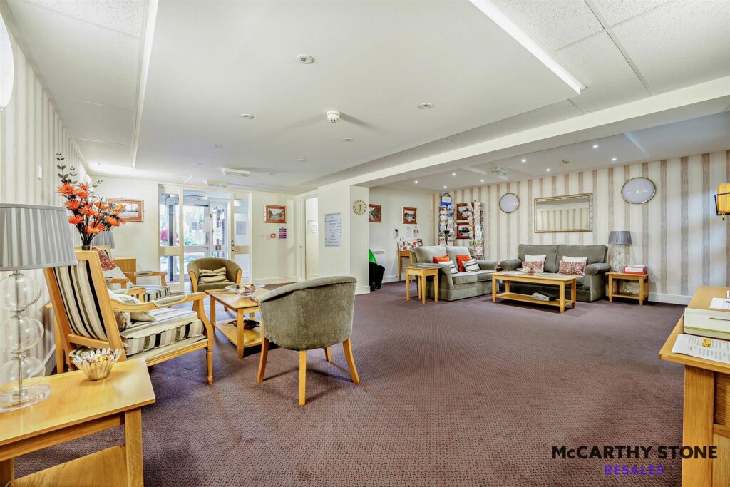 1 Ridgeway Court, Heathfield, TN21 8NB