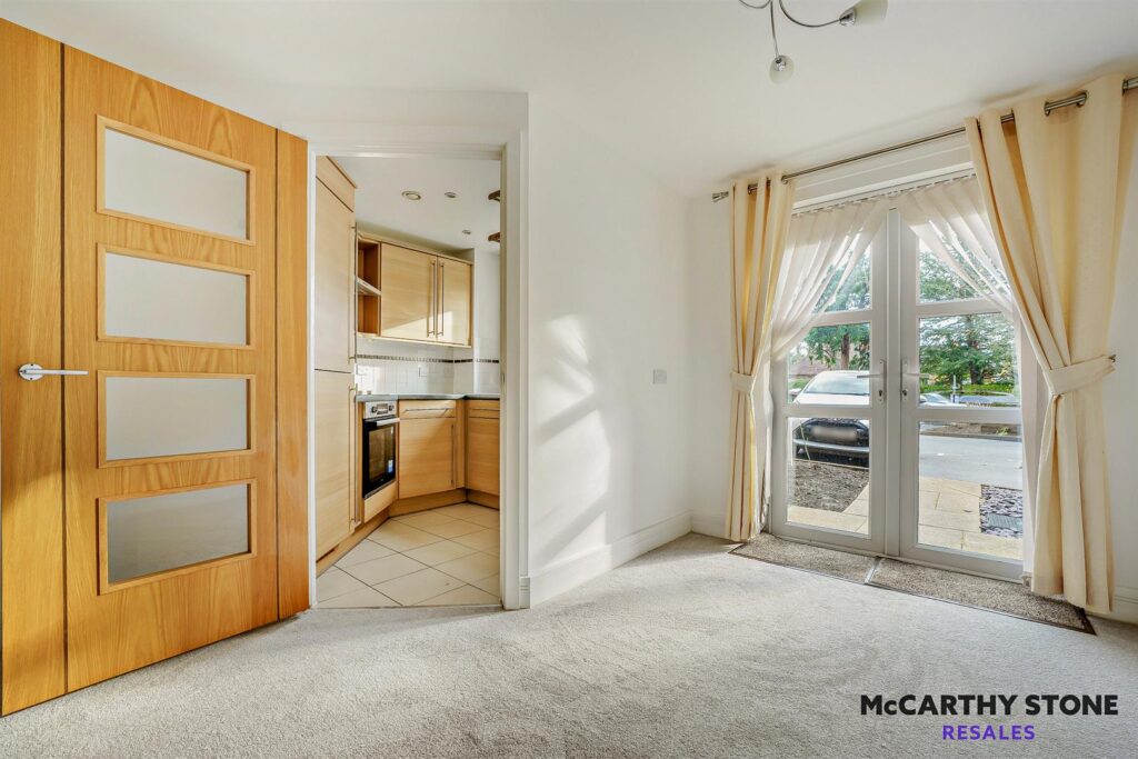 1 Ridgeway Court, Heathfield, TN21 8NB