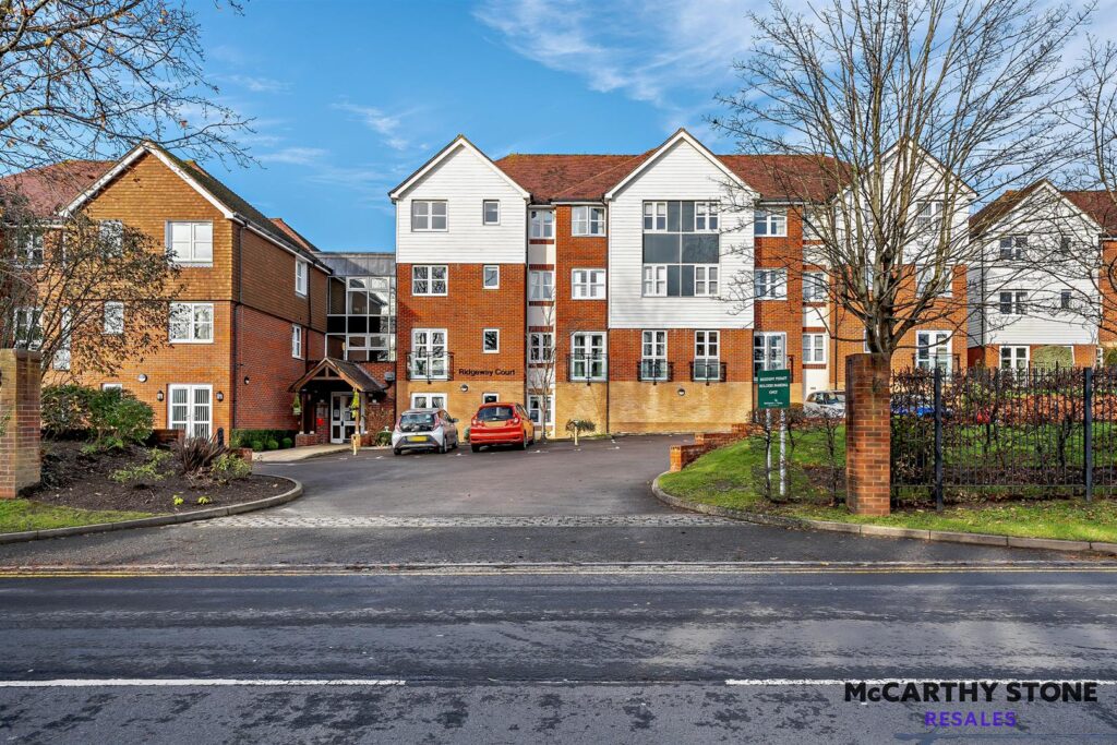 1 Ridgeway Court, Heathfield, TN21 8NB