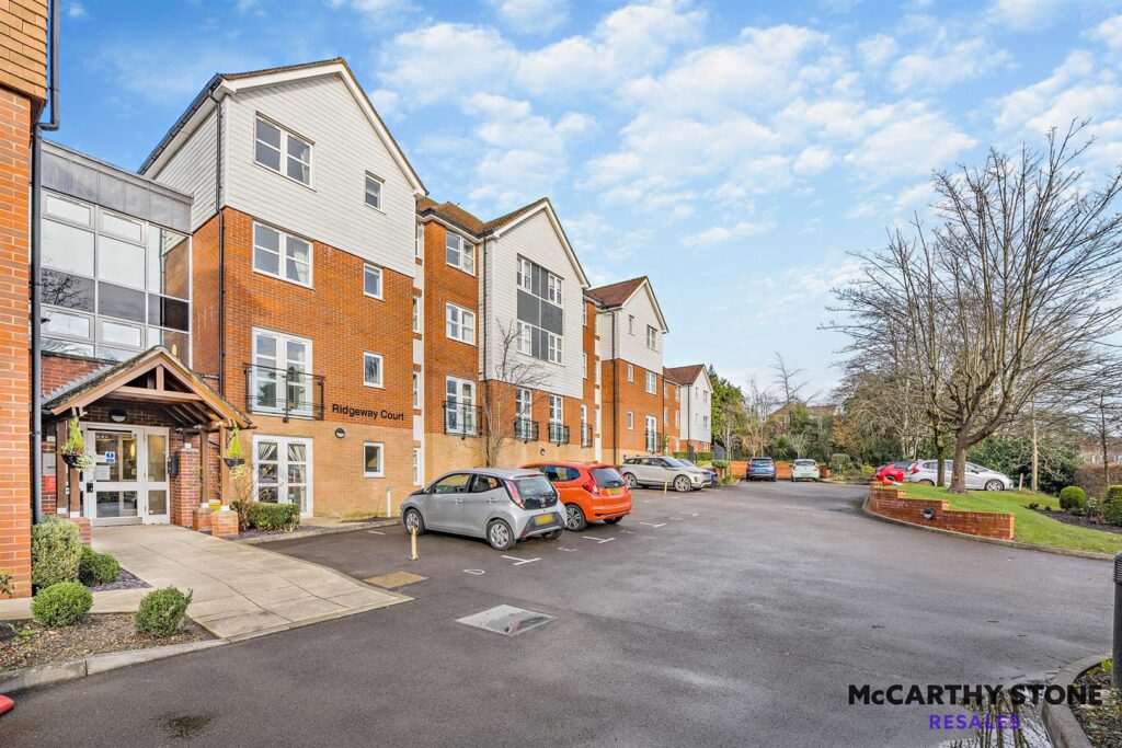 1 Ridgeway Court, Heathfield, TN21 8NB