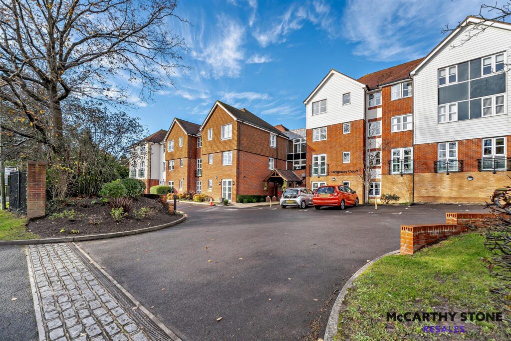 1 Ridgeway Court, Heathfield, TN21 8NB