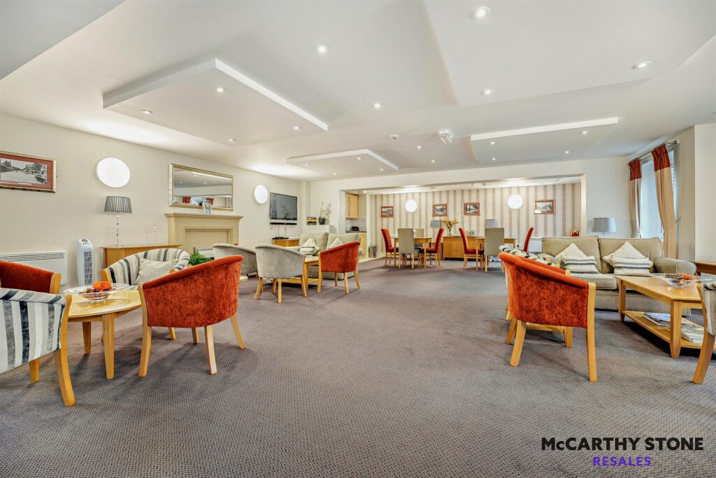 1 Ridgeway Court, Heathfield, TN21 8NB