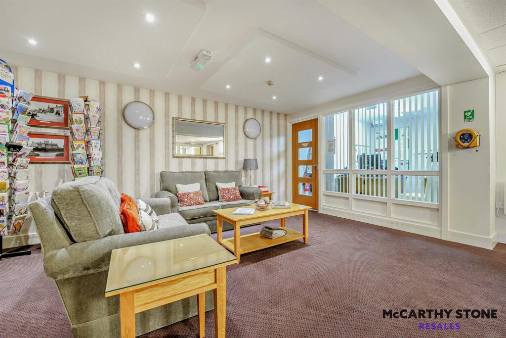 1 Ridgeway Court, Heathfield, TN21 8NB