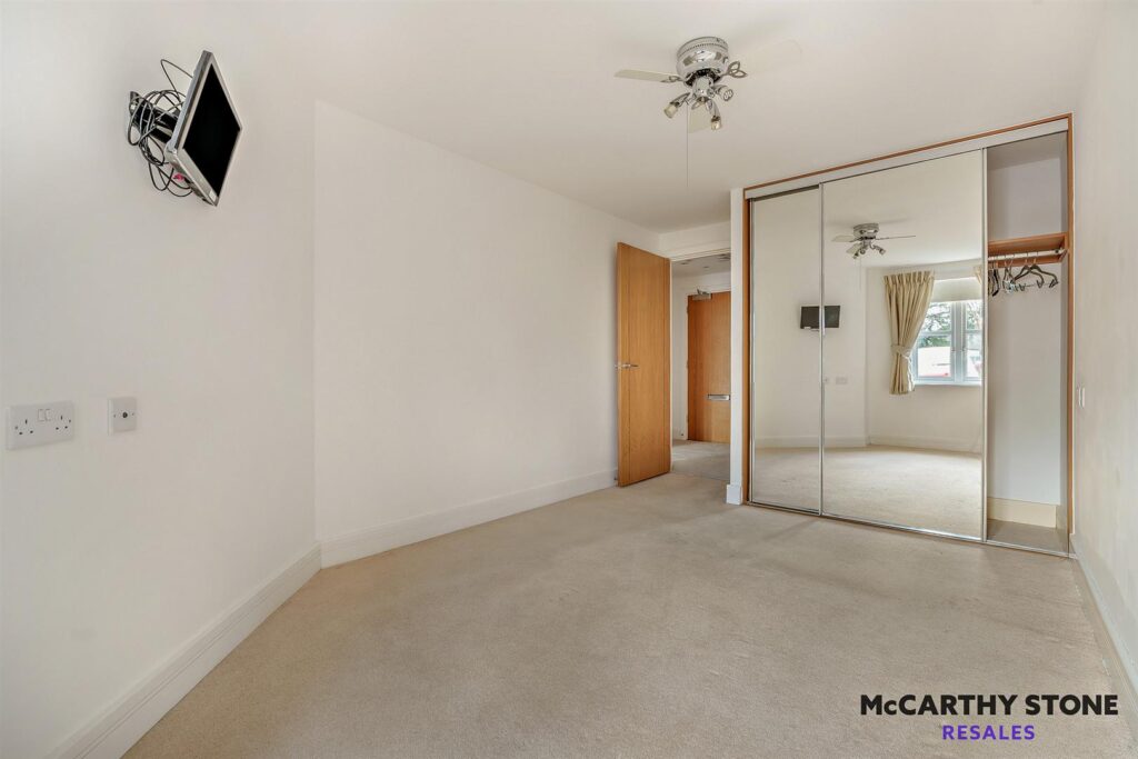 1 Ridgeway Court, Heathfield, TN21 8NB
