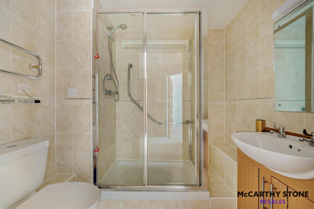 1 Ridgeway Court, Heathfield, TN21 8NB