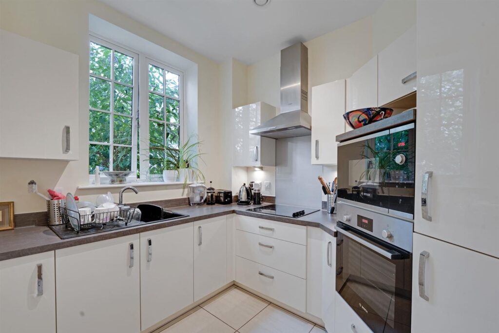 Twickenham Road, Isleworth, TW7 7DJ