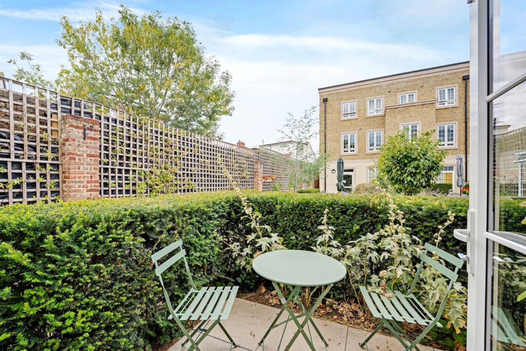 Twickenham Road, Isleworth, TW7 7DJ