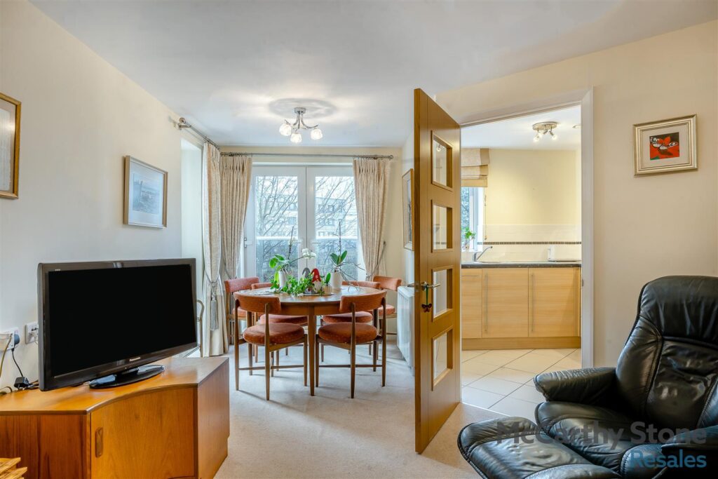 27 Dutton Court, Station Approach, Off Station Road, Cheadle Hulme, SK8 5BF