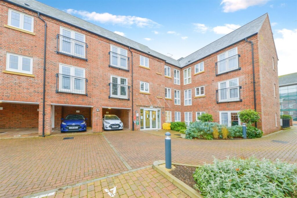 Great North Road, Hatfield