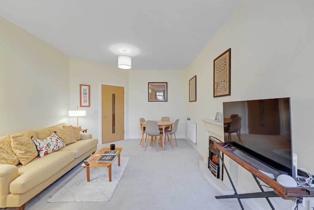 Twickenham Road, Isleworth, TW7 7DJ