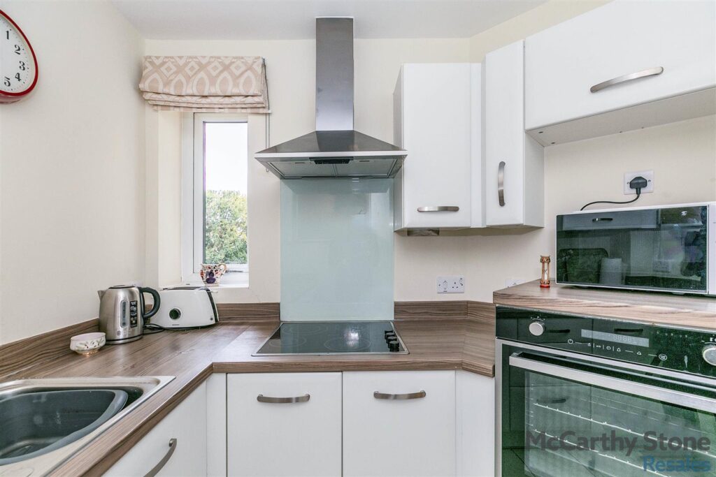 Elm Tree Court, High Street, Huntingdon