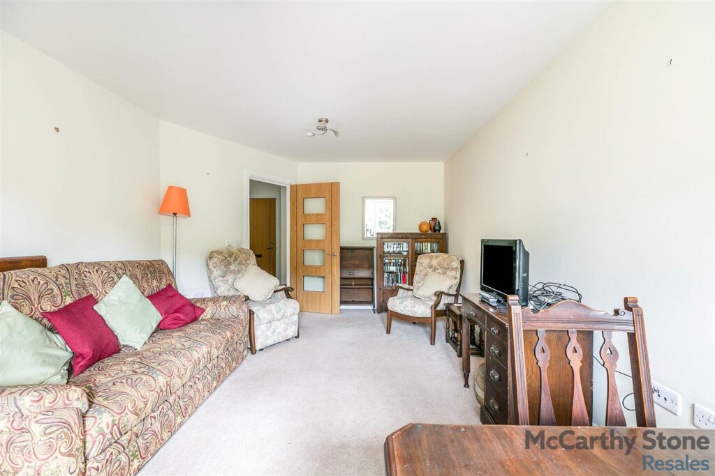 Elm Tree Court, High Street, Huntingdon