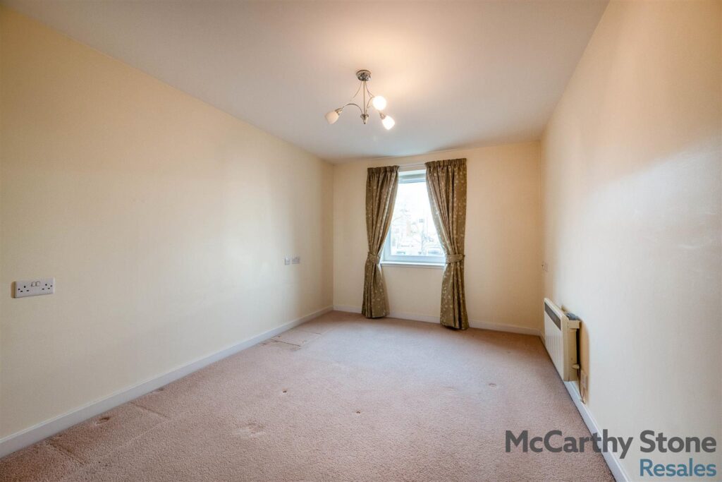Lauder Court, Staneacre Park, Hamilton