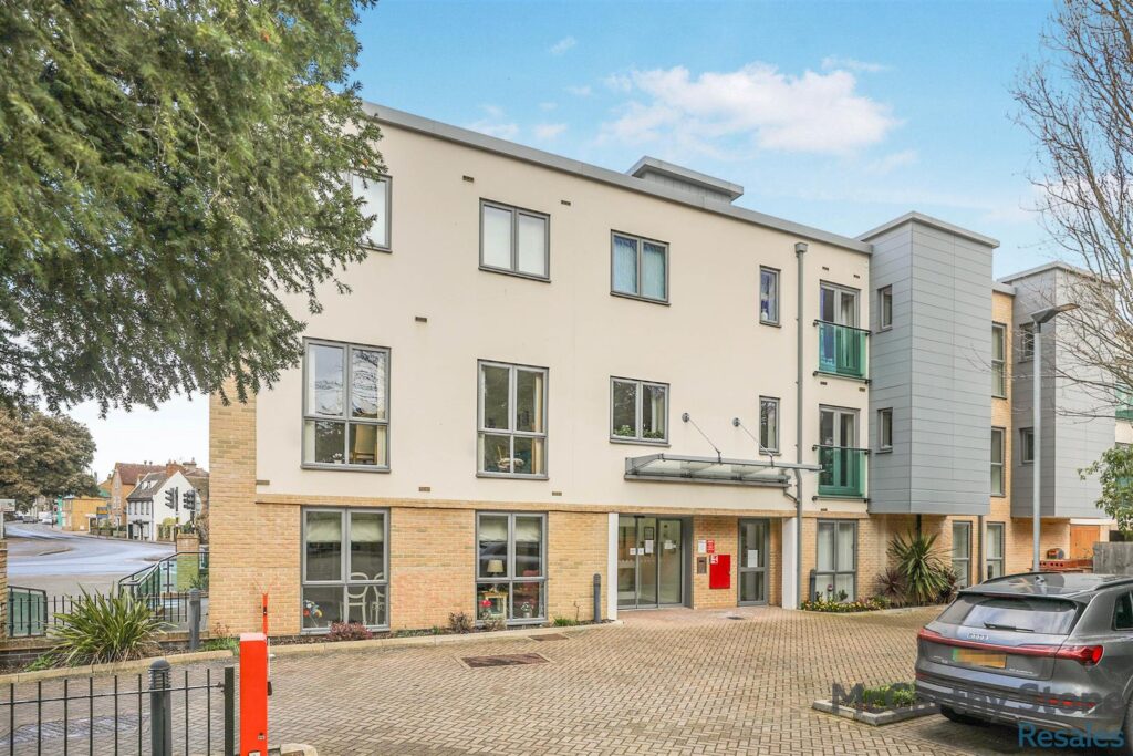 Elm Tree Court, High Street, Huntingdon