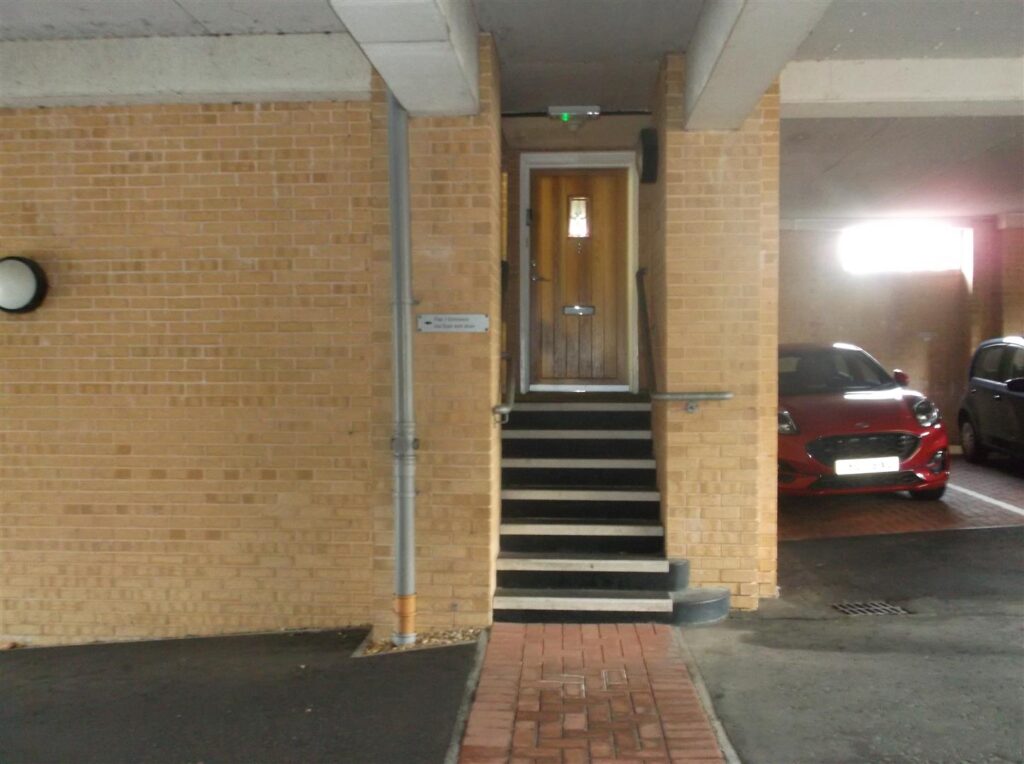 Lauder Court, Staneacre Park, Hamilton