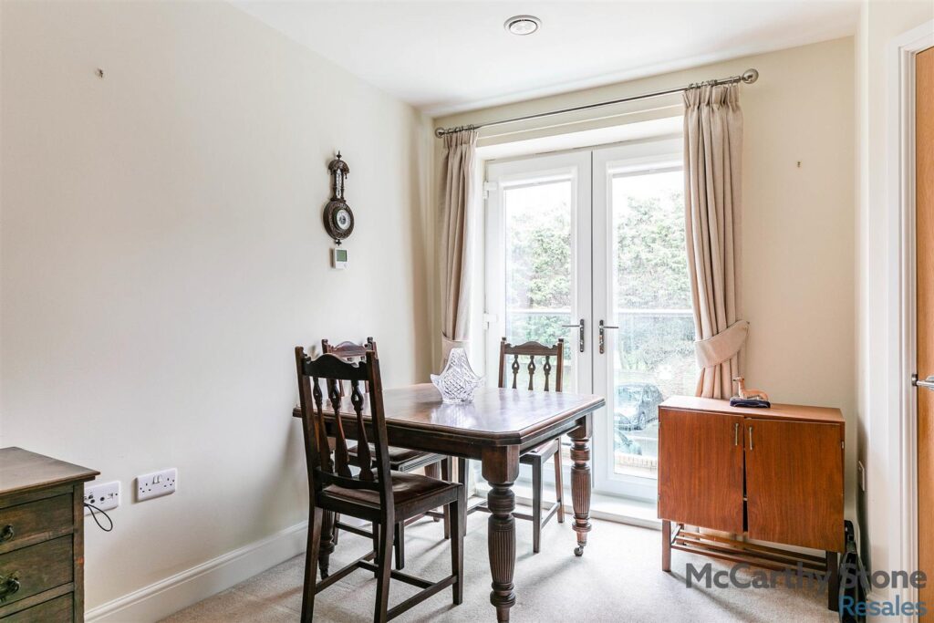 Elm Tree Court, High Street, Huntingdon