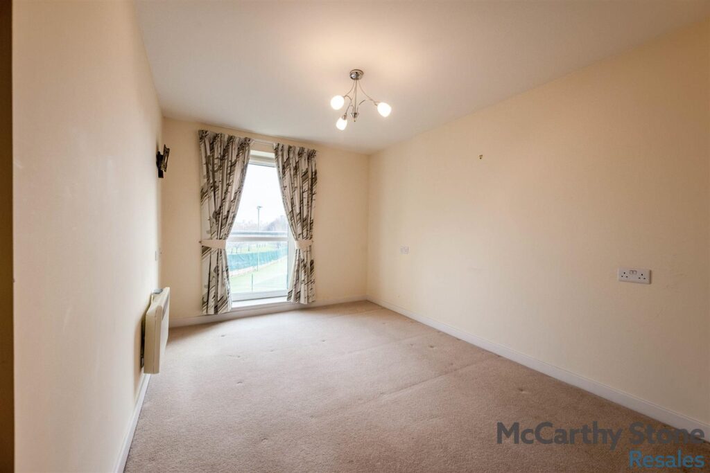 Lauder Court, Staneacre Park, Hamilton