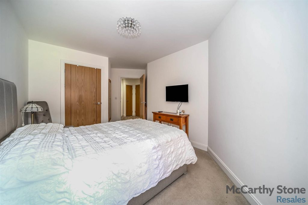 Miller Place, High View, Bedford, MK14 8EZ