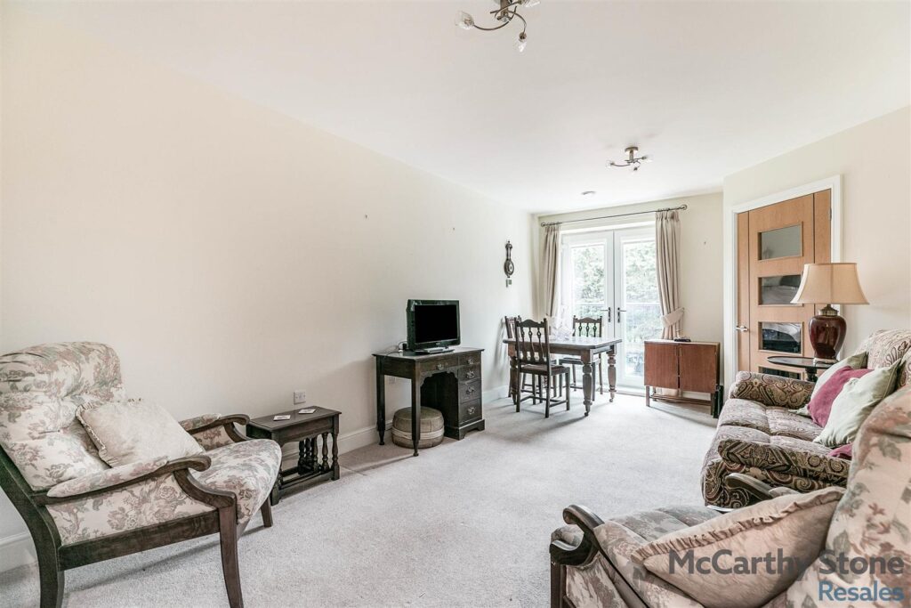 Elm Tree Court, High Street, Huntingdon