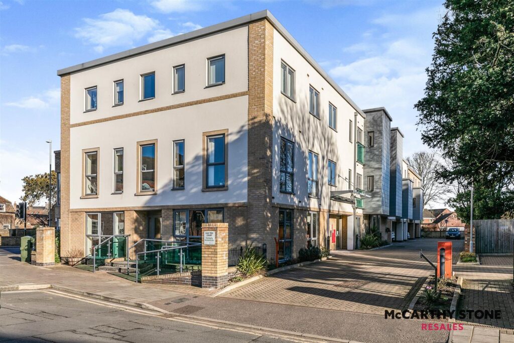 Elm Tree Court, High Street, Huntingdon