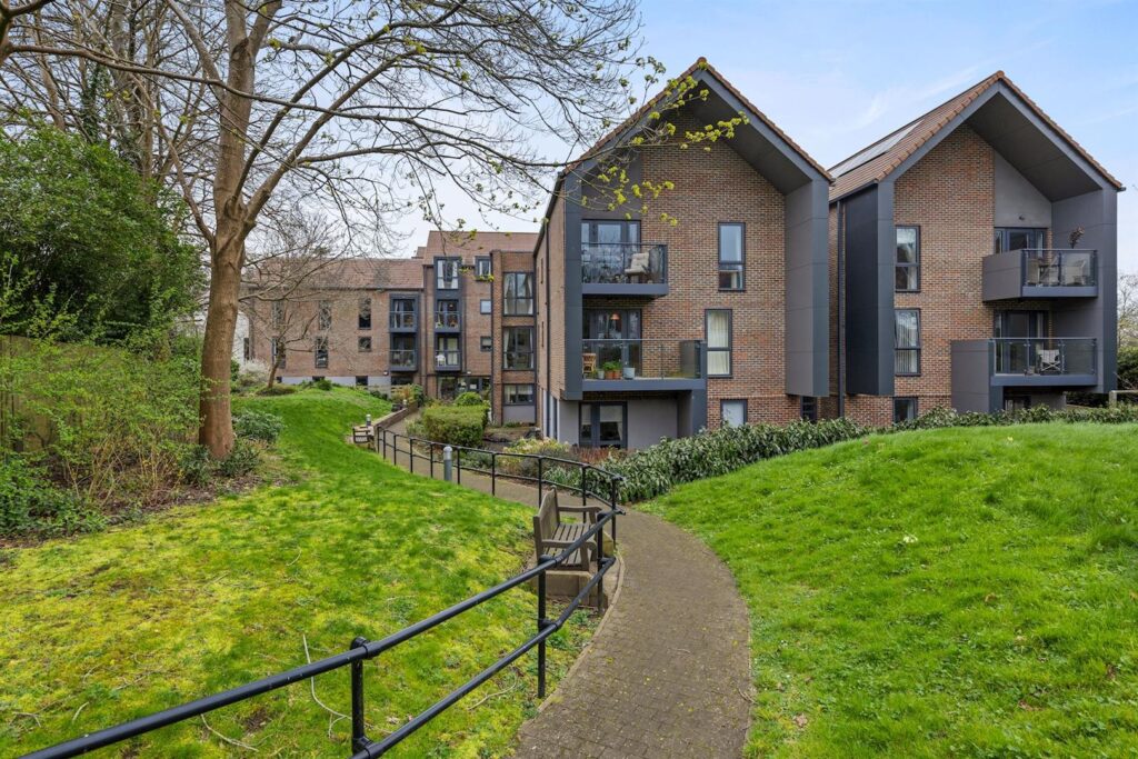 London Road, Guildford, GU1 1FF