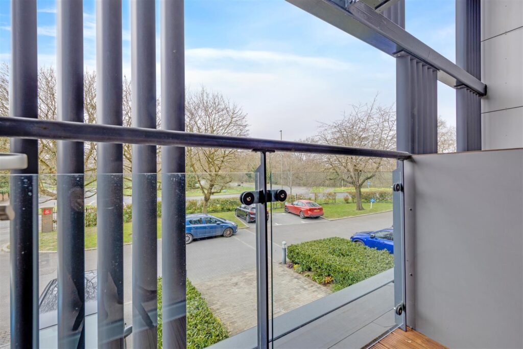 London Road, Guildford, GU1 1FF