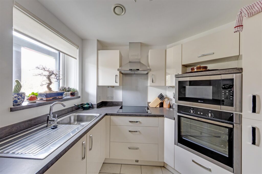 London Road, Guildford, GU1 1FF