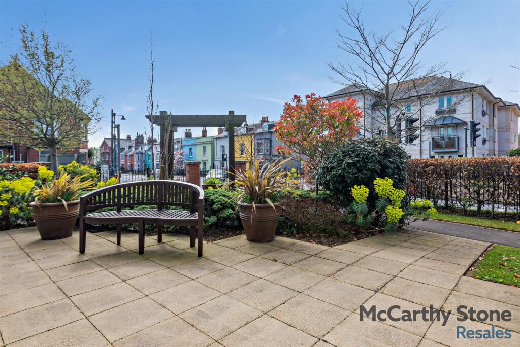Farringford Court, Avenue Road, Lymington, Hampshire, SO41 9PA