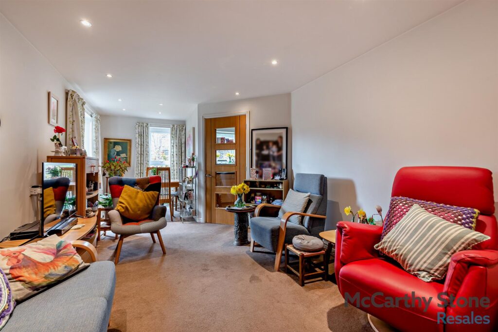 Farringford Court, Avenue Road, Lymington, Hampshire, SO41 9PA