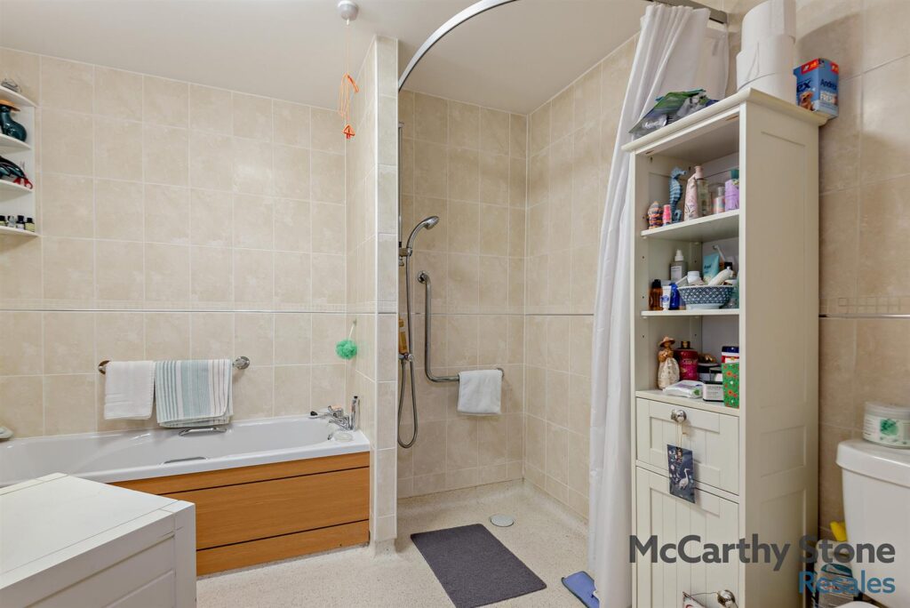 Farringford Court, Avenue Road, Lymington, Hampshire, SO41 9PA
