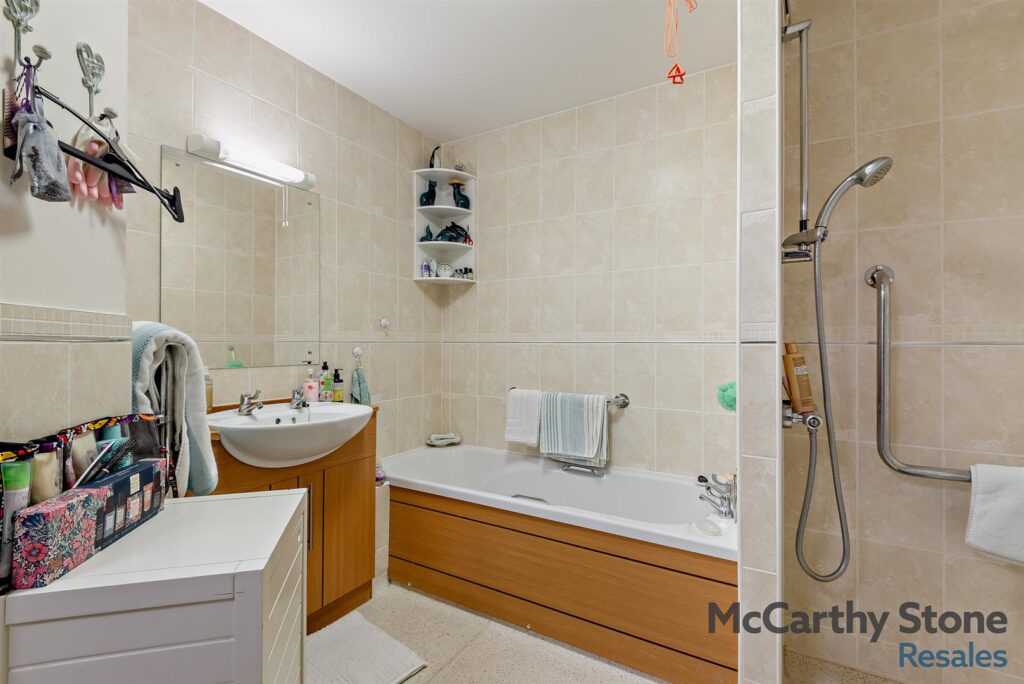 Farringford Court, Avenue Road, Lymington, Hampshire, SO41 9PA