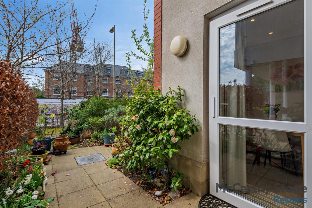 Farringford Court, Avenue Road, Lymington, Hampshire, SO41 9PA