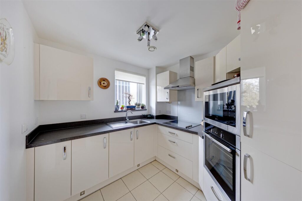 London Road, Guildford, GU1 1FF
