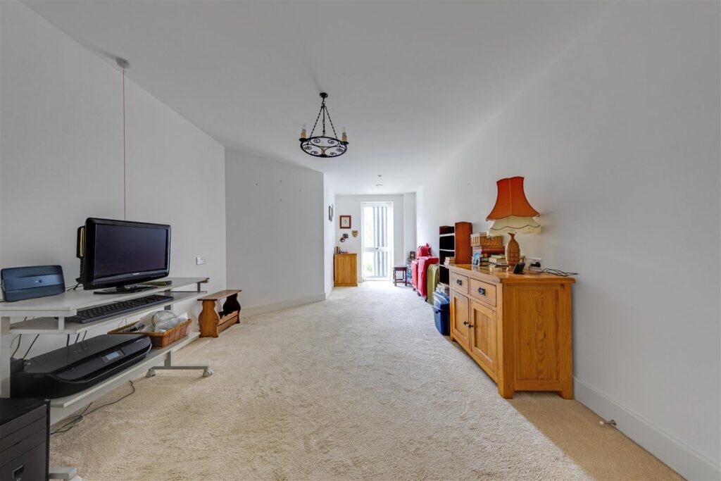 London Road, Guildford, GU1 1FF
